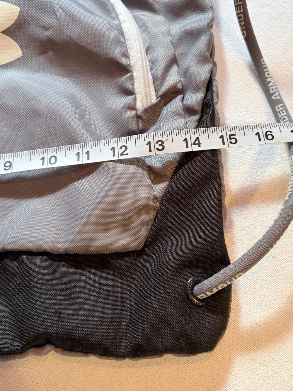Under Armour Sackpack Drawstring Gym Bag 15L Zip Pocket Gray/Black Medium
